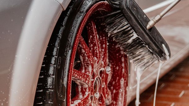 Biltvätt - tvättade fälgar